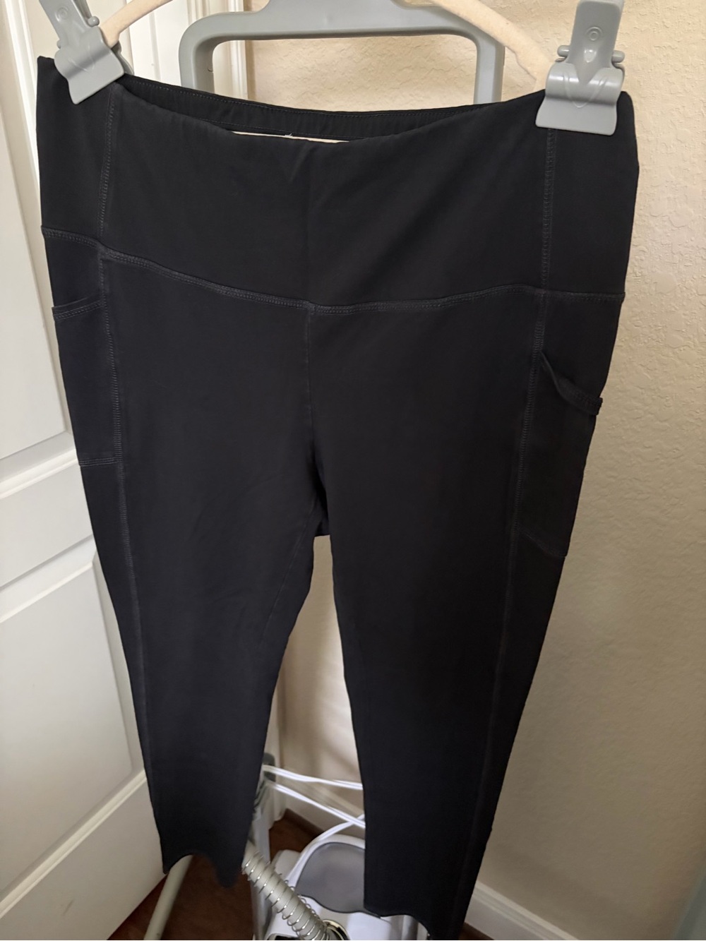 Chico's Black Pull-On Activewear Leggings with Side Pockets
